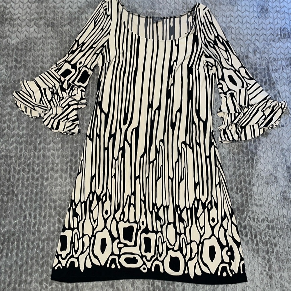 Muse Dress.  Size 10.  Bell 3 tier Ruffle sleeves.  geometric design.‎